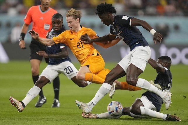 Alirkan Bola dari dan ke Frenkie de Jong