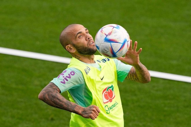 Dani Alves (39 tahun, Brasil)