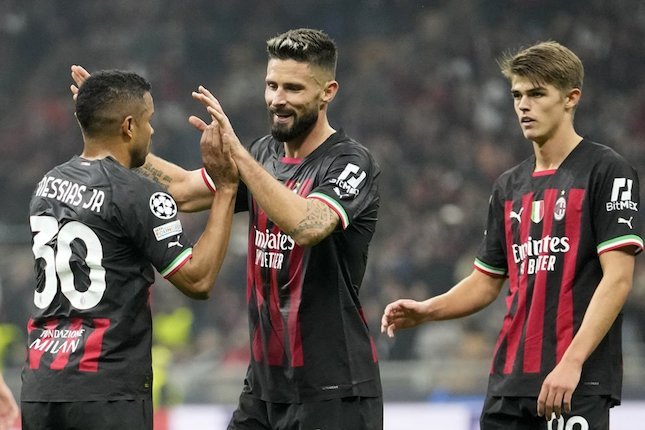 1. AC Milan Lolos ke 16 Besar