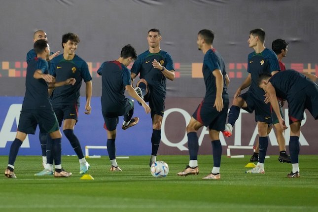 Pemain Timnas Portugal menjalani latihan di Piala Dunia 2022. (c) AP Photo/Lee Jin-man