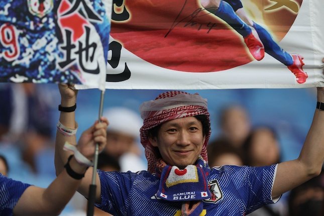 Salut! Suporter Jepang Bersihkan Sampah di Tribun Stadion Piala Dunia 2022 Meski Timnya Belum Main