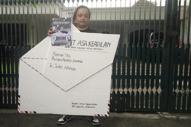 Tuntut Pengusutan Tuntas Tragedi Kanjuruhan, Aremania Kirim Ratusan Surat ke Presiden Tuntut Pengusutan Tuntas Tragedi Kanjuruhan, Aremania Kirim Ratusan Surat ke Presiden