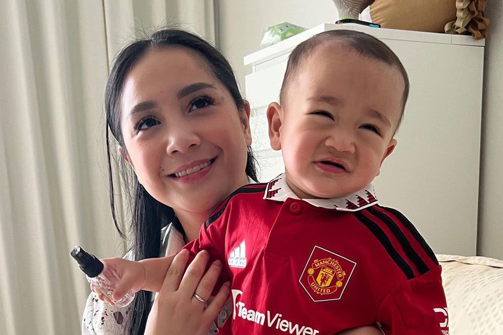 Wah! Cipung Pakai Jersey MU, Fans Baru Nih?