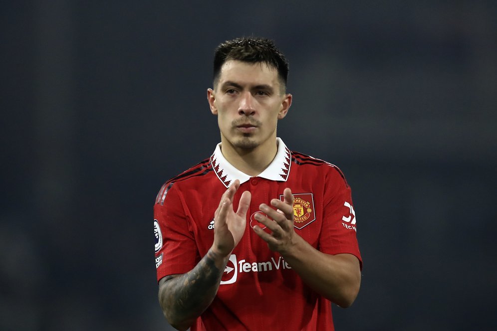 Bek Legendaris Manchester United Sanjung Habis Lisandro Martinez