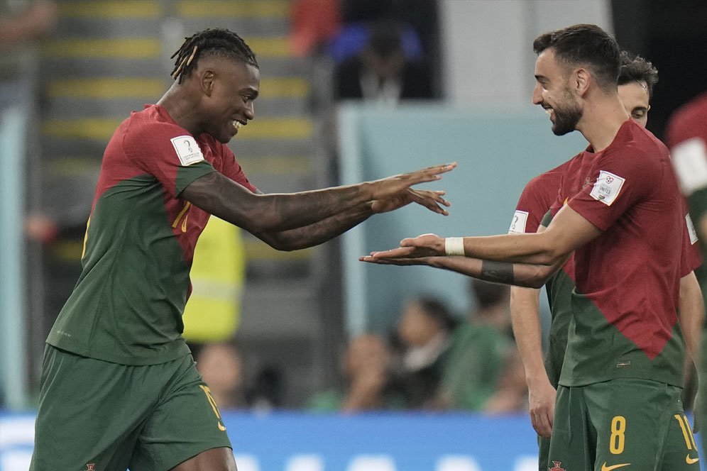 Dua Assist dalam Dua Menit, Bruno Fernandes Tuai Pujian: Memang Pemain Badak, Dominan Banget di Lini Tengah!