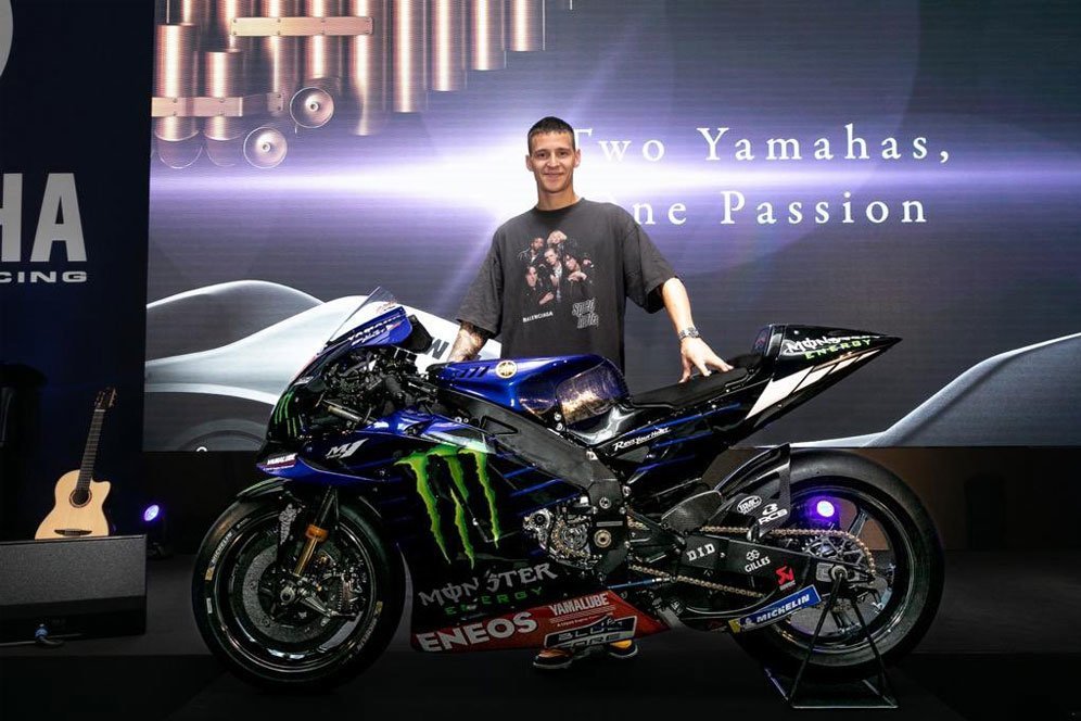 Boleh Dipajang di Kamar Mandi: Yamaha Hadiahi Fabio Quartararo Motor Juara MotoGP 2021