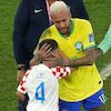 Momen Manis Putra Ivan Perisic Dipeluk Neymar yang sedang Bersedih