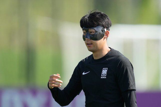 3 Pemain yang Menggunakan Topeng di Piala Dunia 2022, Bukan Cuma Son Heung-Min 3 Pemain yang Menggunakan Topeng di Piala Dunia 2022, Bukan Cuma Son Heung-Min