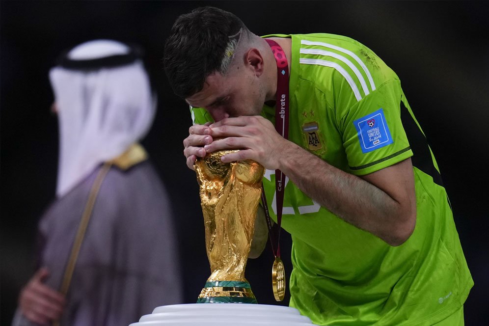 Bak Kisah Dongeng, Emiliano Martinez Baru Debut di Timnas Argentina Tahun 2021, Tapi Sudah Berikan Tiga Gelar Juara