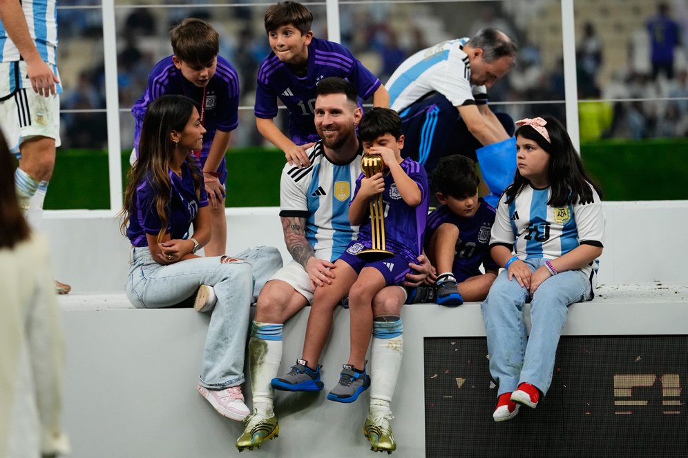 Romantis! Kisah Cinta Lionel Messi dan Antonella Roccuzzo, Sudah Naksir Sejak Usia 9 tahun