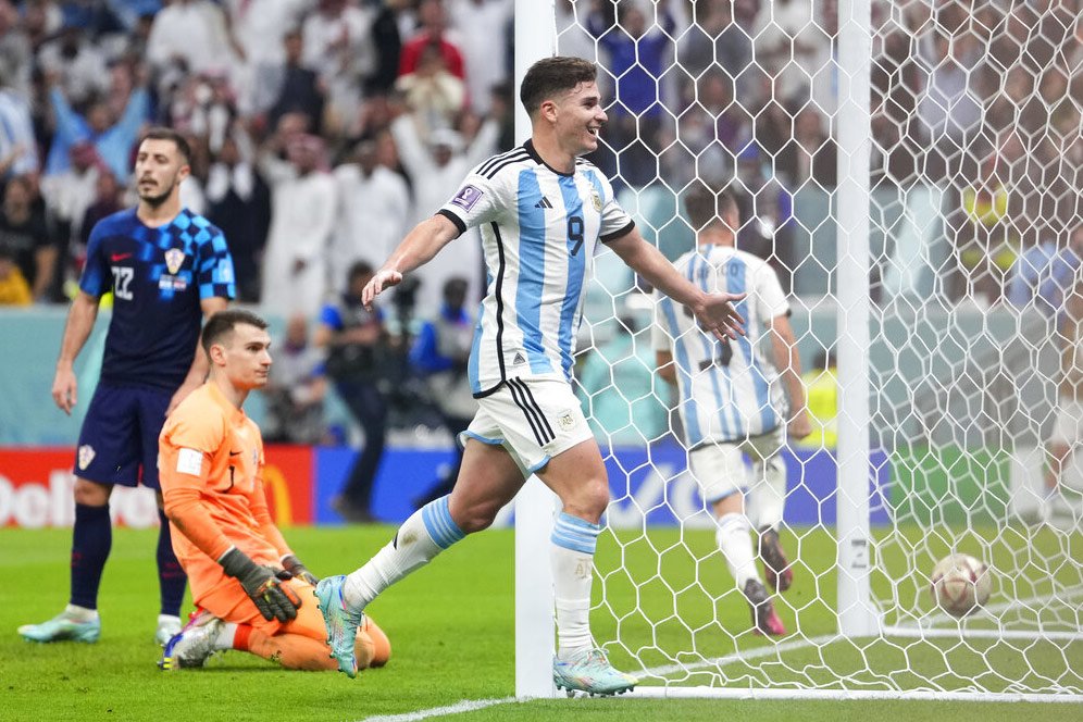 Kisah Julian Alvarez: Dulu Minta Foto Bareng Leo Messi, Kini Dapat Assist di Piala Dunia 2022