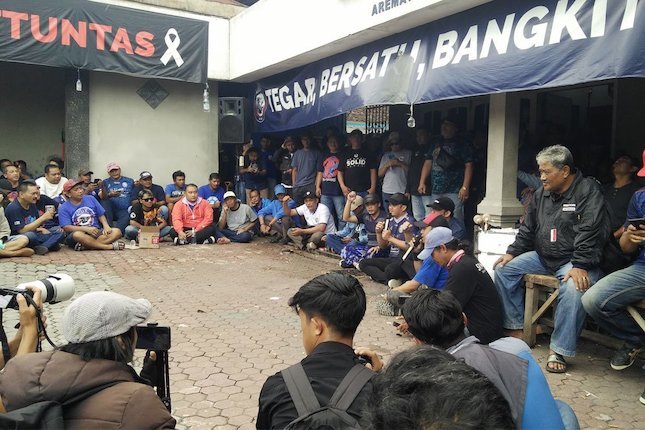 Arema FC Urung Bubar Jalan Arema FC Urung Bubar Jalan
