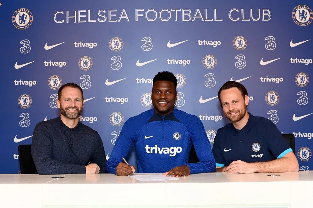 RESMI! Chelsea Datangkan Benoit Badiashile dengan Kontrak Berdurasi 7,5 Tahun