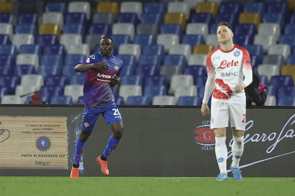 Hasil Coppa Italia: Napoli Tumbang di Tangan Cremonese Lewat Babak Adu Penalti Hasil Coppa Italia: Napoli Tumbang di Tangan Cremonese Lewat Babak Adu Penalti