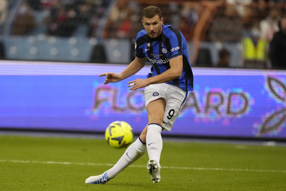 Pisah dengan Inter, Edin Dzeko Resmi Jadi Pemain Fenerbahce