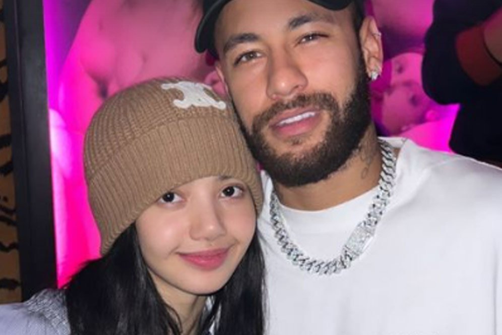 Lisa BLACKPINK dan Neymar Foto Bareng, Bikin Heboh, Mana Nempel Banget Lagi