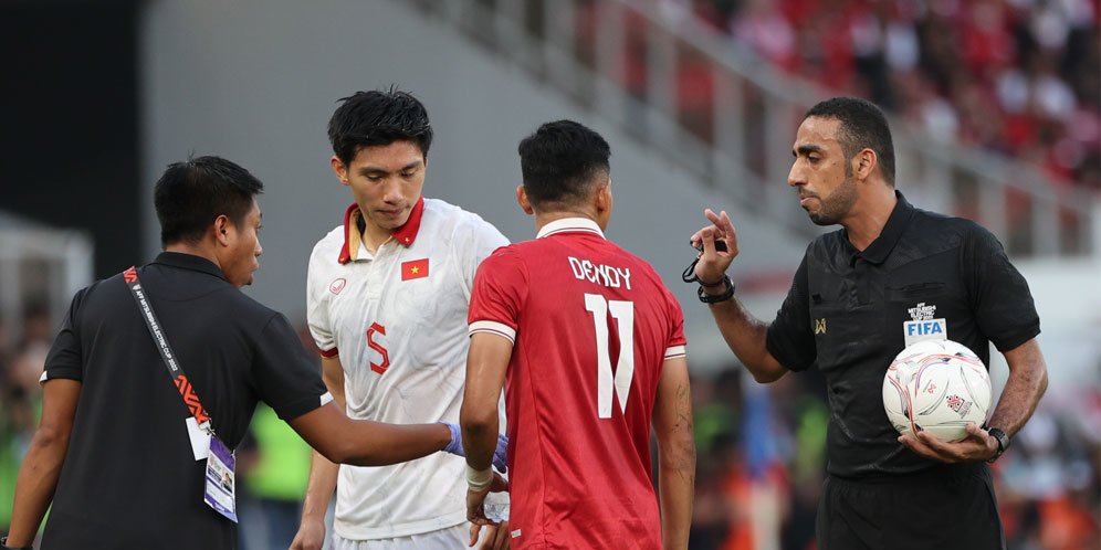 Piala AFF 2022 Indonesia vs Vietnam, Wasit Bikin Netizen Naik Darah: Di