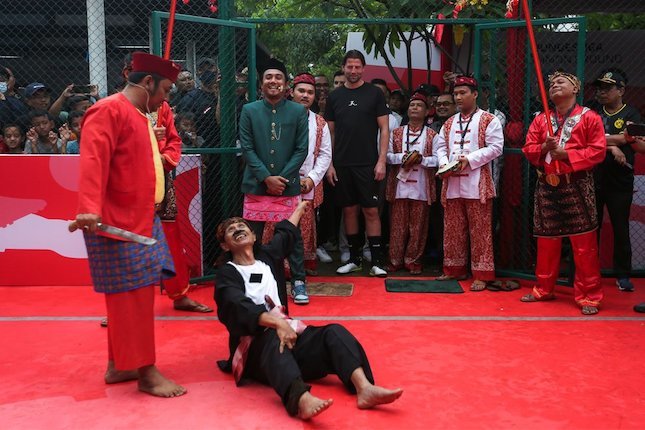 Aksi Palang Pintu dan Tari Topeng