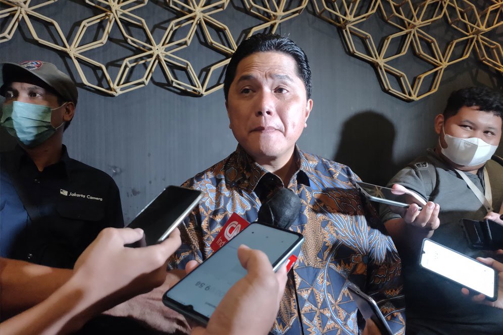 Full Senyum! Erick Thohir Datang ke Kongres PSSI dengan Gaya Santai