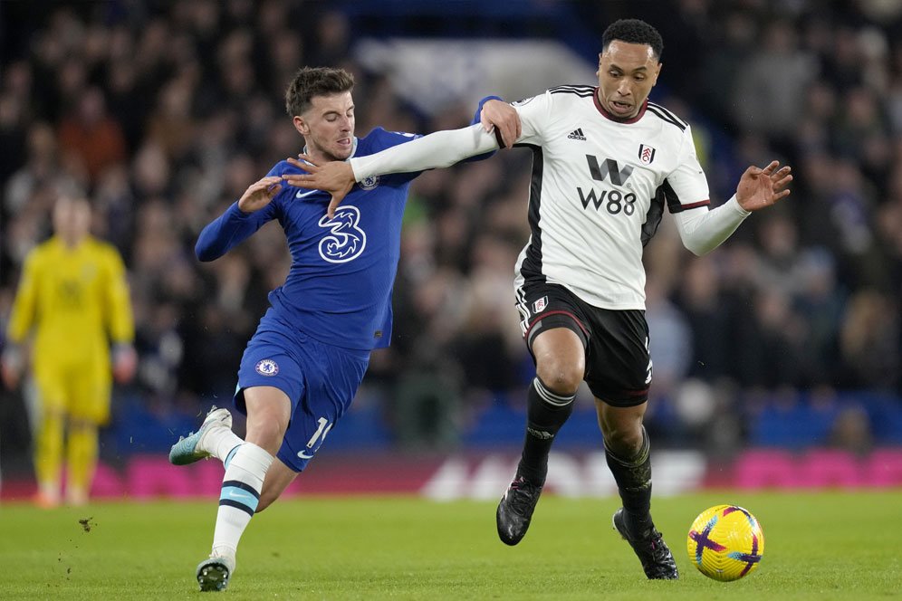 Perkuat Lini Pertahanan, Liverpool Boyong Bek Fulham Ini?