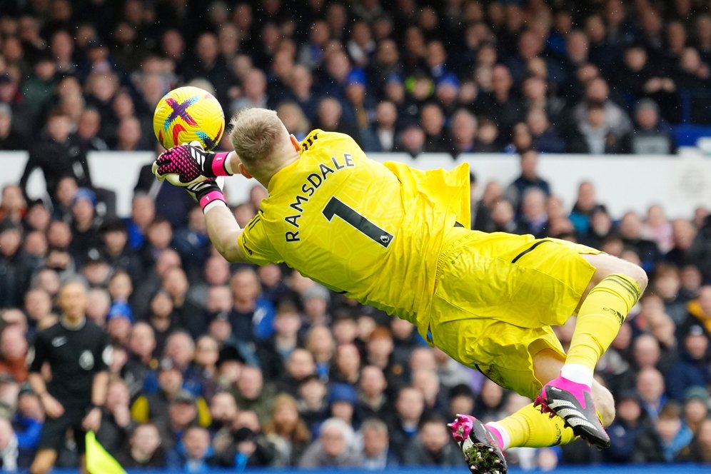 Keren! Aksi Penyelamatan Kiper saat Arsenal Takluk dari Everton