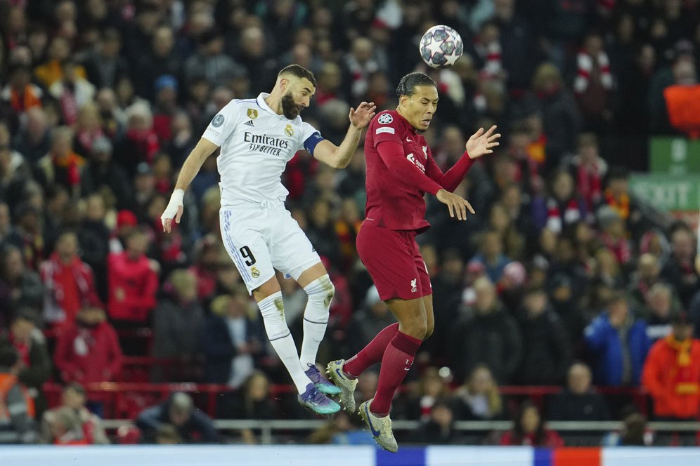 Liverpool Terbantai di Anfield, Carragher Puji Madrid dan 'Tampar' Van Dijk