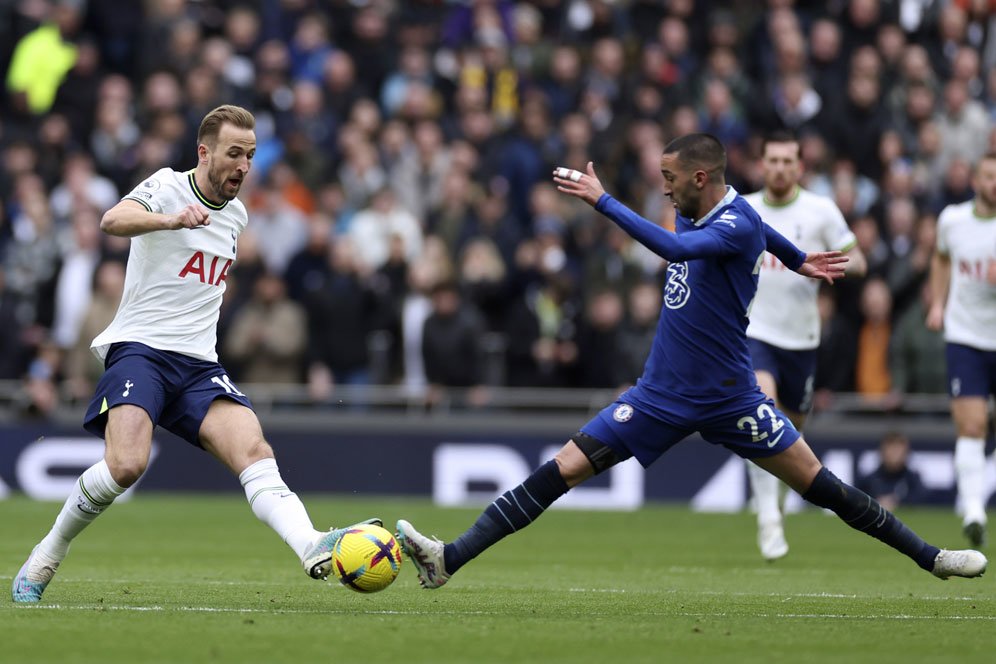 Momen VAR Batalkan Kartu Merah Hakim Ziyech Saat Lawan Spurs