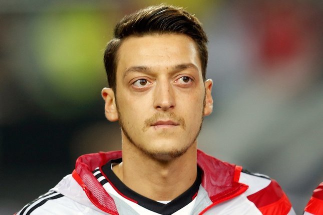 Ozil Papan Atas