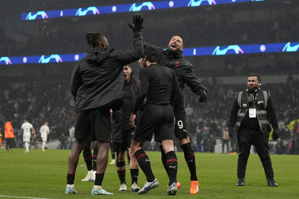 Sukses Bangkit, Vieri Berharap Pemilik AC Milan Tidak Pelit!