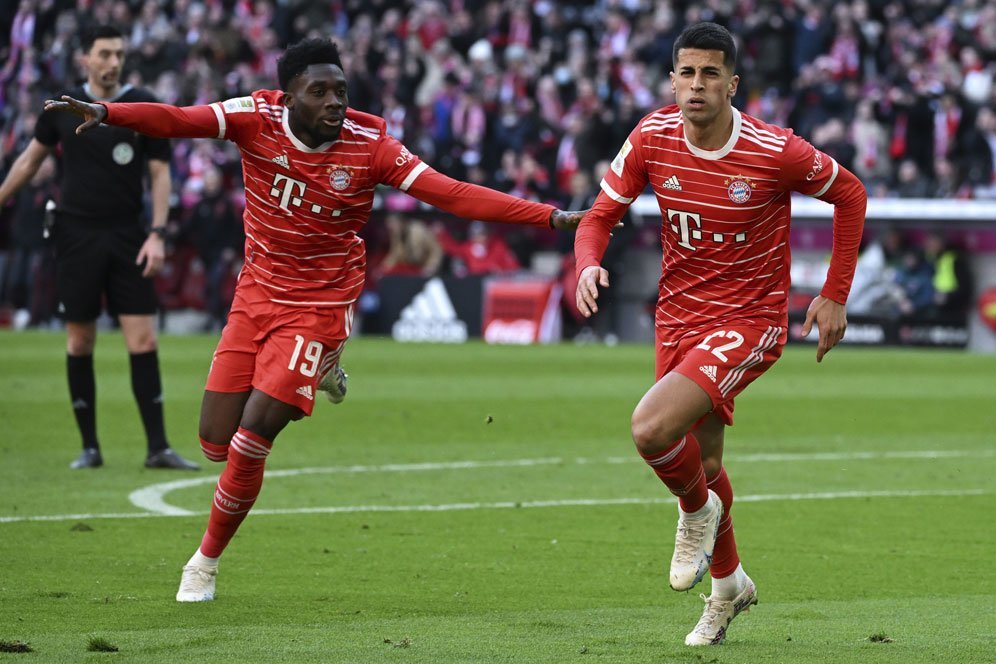 Joao Cancelo Gol Debut, Bayern Munchen Menang Lawan Augsburg Joao Cancelo Gol Debut, Bayern Munchen Menang Lawan Augsburg