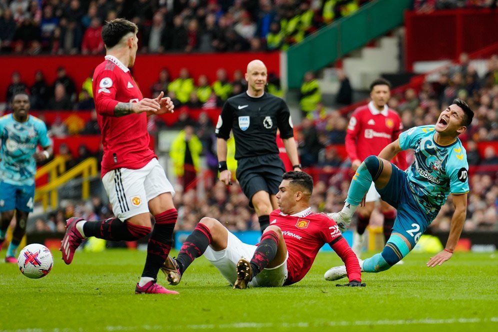 Casemiro 500 Laga di Eropa Gak Pernah Kartu Merah, Wasit Premier League Emang Aneh!