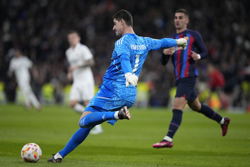 Bikin Real Madrid Tanpa Peluang, Thibaut Courtois Nilai Barcelona Sukses Terapkan Skema Parkir Bus