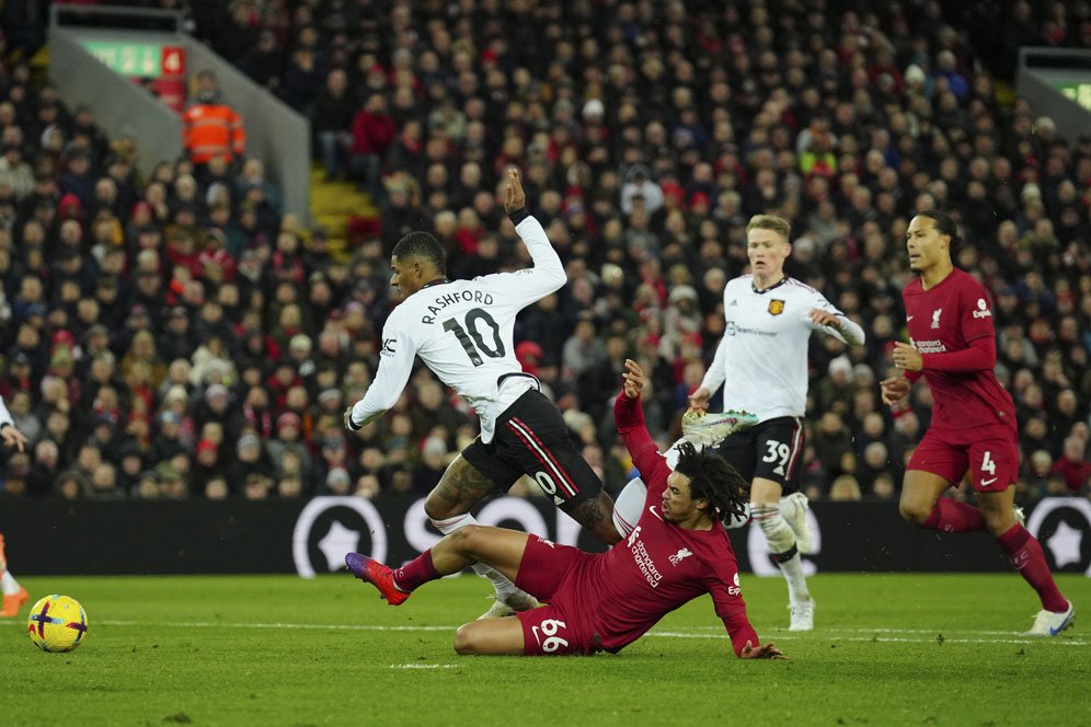 Aksi Keren Alisson Becker Gagalkan Peluang Manchester United Aksi Keren Alisson Becker Gagalkan Peluang Manchester United