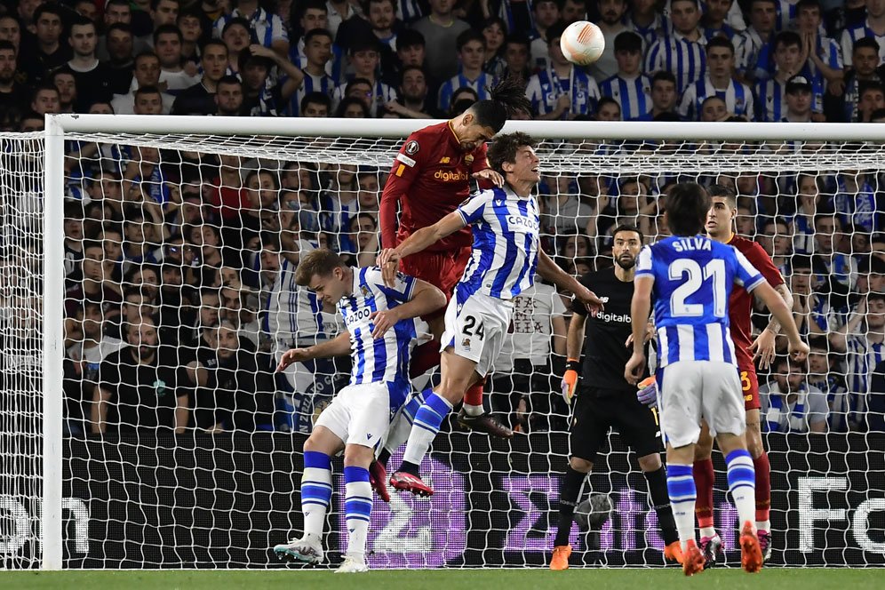 Gol Chris Smalling Dianulir, AS Roma Tahan Imbang Real Sociedad