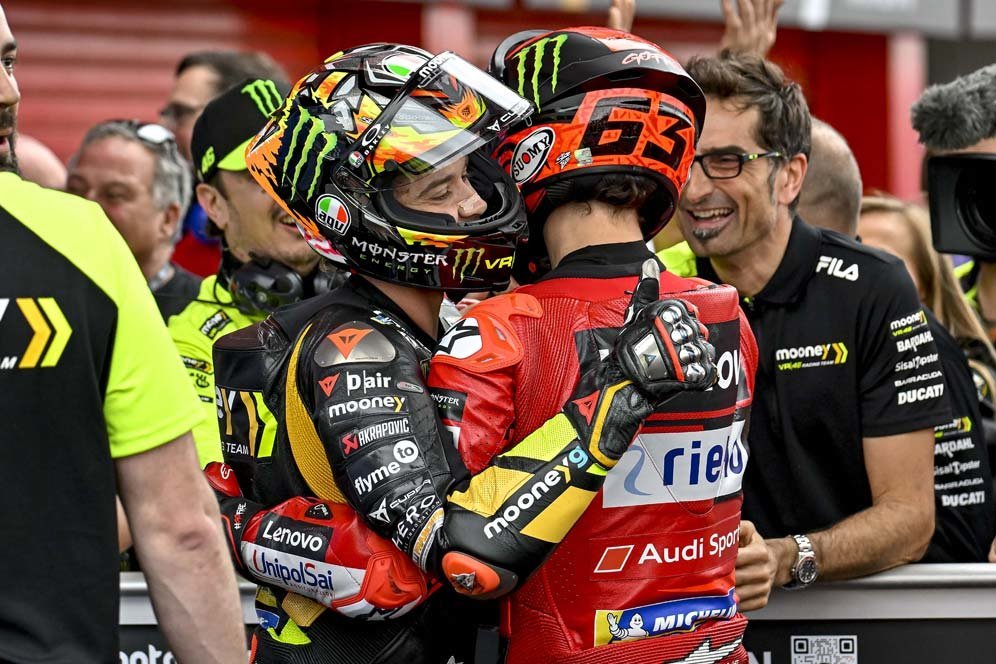 Murid Sama Kuat: Valentino Rossi Cemaskan Pertemanan Pecco Bagnaia dan Marco Bezzecchi Murid Sama Kuat: Valentino Rossi Cemaskan Pertemanan Pecco Bagnaia dan Marco Bezzecchi