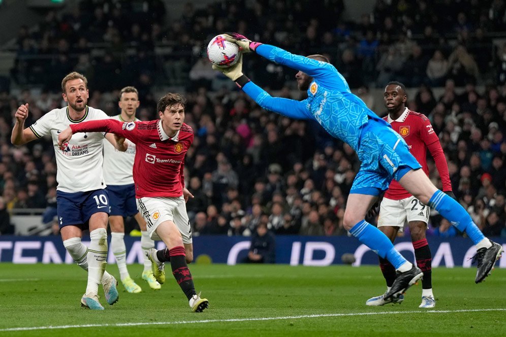 Penyelamatan Gemilang Kiper Tottenham Bikin MU Gagal Menang