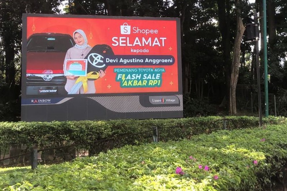 Bawa Pulang Mobil Rp1 di Flash Sale Shopee, Perempuan Ini Muncul di Baliho Buaran Indah & Karawaci