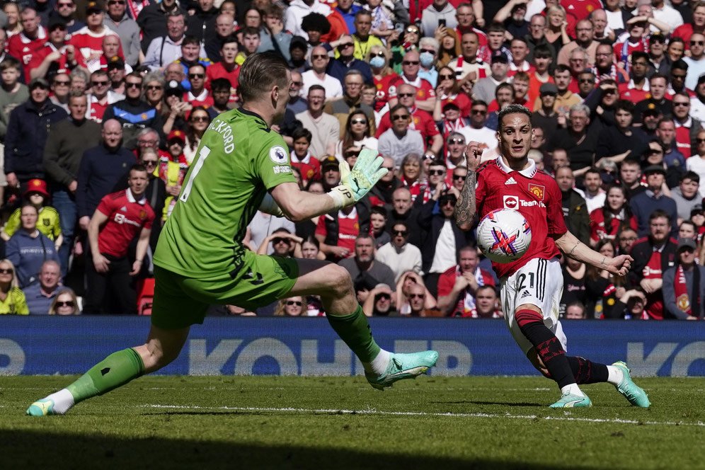 MU vs Everton: Itu Pickford Apa Neuer? Untung Main Kandang, Jadi Menang!