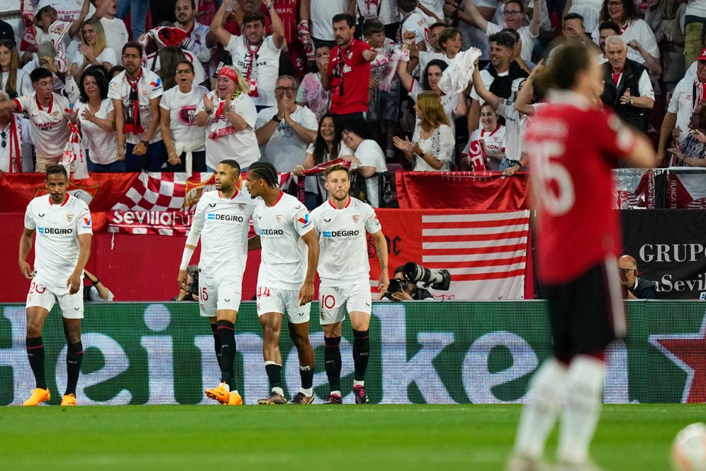 4 Gol Sevilla Dibantu MU, Inilah Akibat Jemawa Treble Winner, Semangat Puasa Hari 'ke-3-0', Guys!