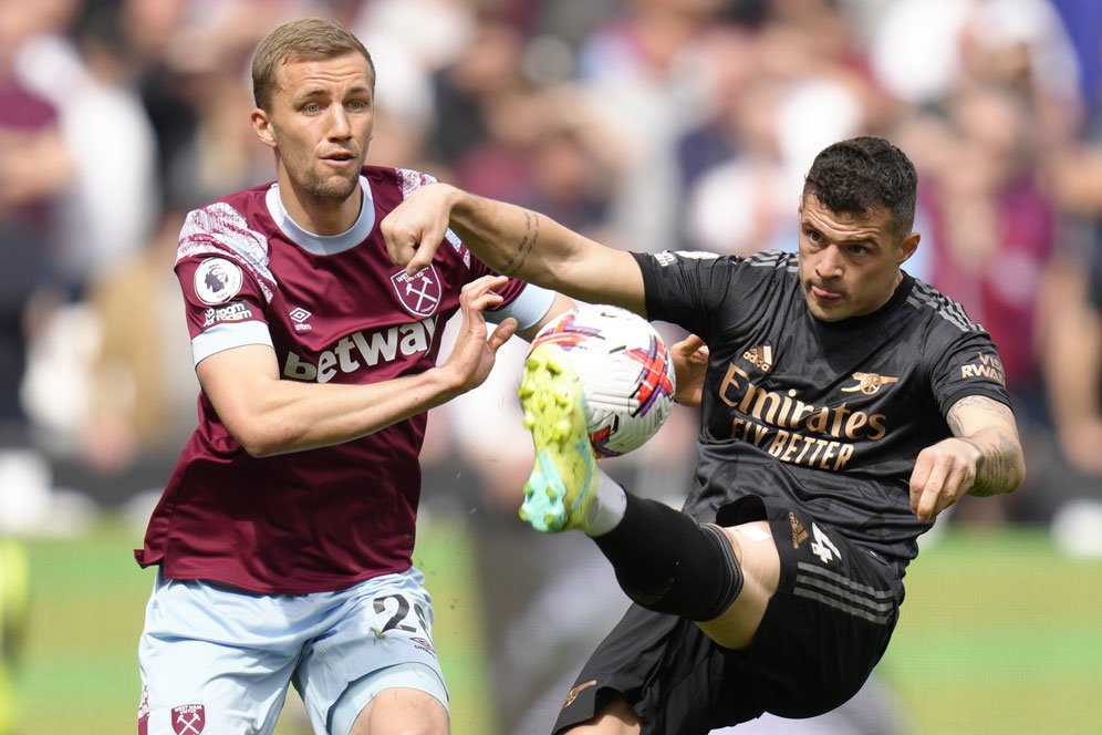 Aksi Brilian Lukasz Fabianski Saat Gagalkan Serangan Arsenal