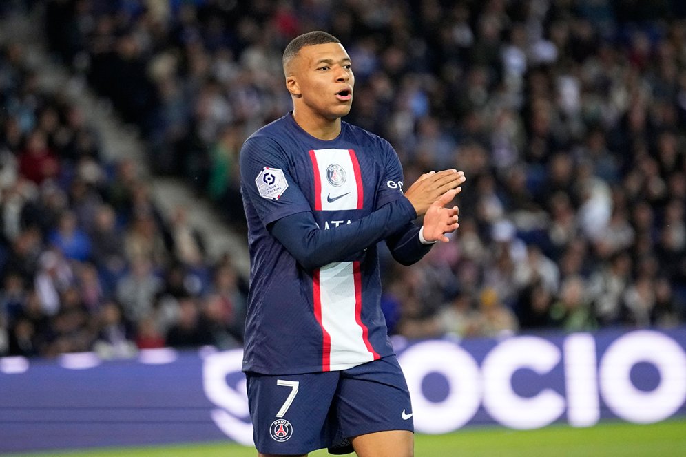 Berbatov Tak Percaya Kylian Mbappe Bakal Pindah ke Manchester United