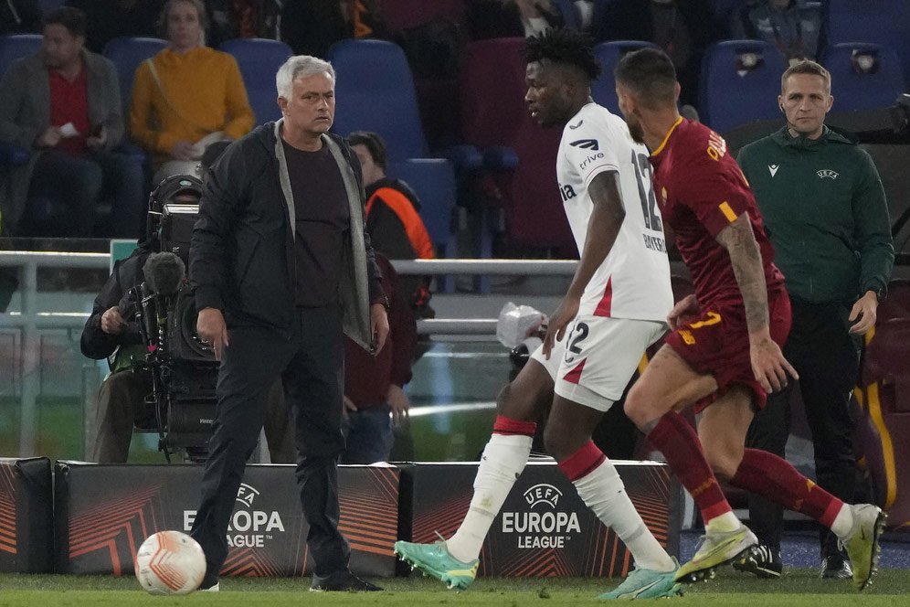 Hubungan Makin Renggang, Akankah Mourinho Hengkang dari AS Roma?