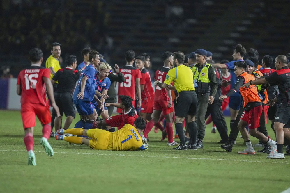 VIDEO: Erick Thohir Bantu Tenangkan Skuad Indonesia U-22 Saat Diprovokasi Thailand di Final SEA Games 2023