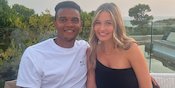 Potret Melanie Akanji, Istri Cantik Sekaligus Kunci Kesuksesan Manuel Akanji di Man City Potret Melanie Akanji, Istri Cantik Sekaligus Kunci Kesuksesan Manuel Akanji di Man City