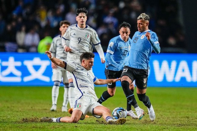 Lengkapan Bola Sepak untuk dijual di Montevideo, Uruguay