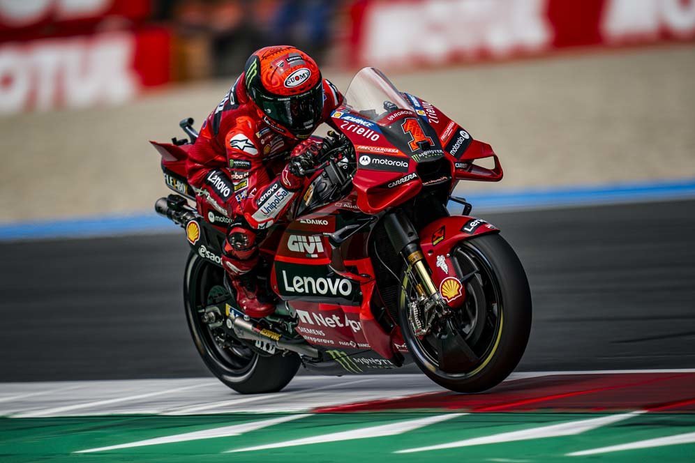 Demi Keselamatan Rider, Ini Syarat-Syarat yang Harus Dilengkapi Baju Balap MotoGP Demi Keselamatan Rider, Ini Syarat-Syarat yang Harus Dilengkapi Baju Balap MotoGP