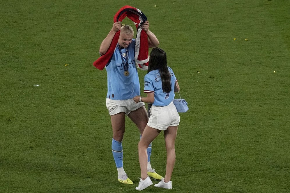 Galeri Foto: Kekasih Erling Haaland di Perayaan Juara Liga Champions Galeri Foto: Kekasih Erling Haaland di Perayaan Juara Liga Champions