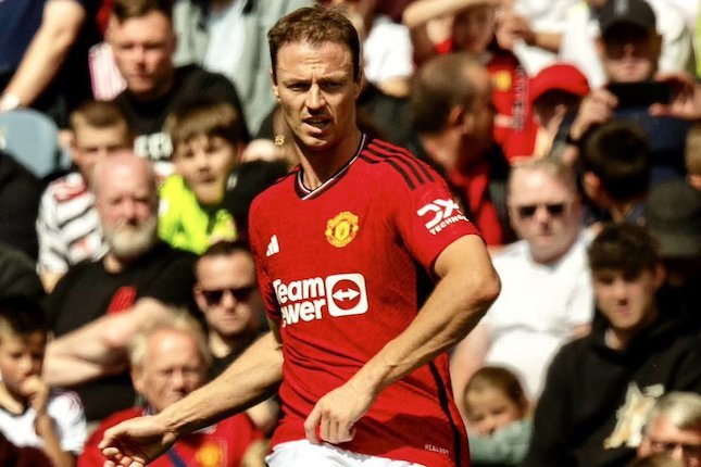 Ini Alasan Manchester United Pertahankan Jonny Evans Bola Net