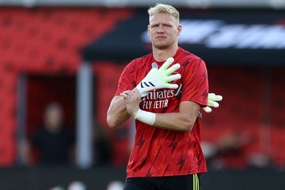 Tinggalkan Arsenal, Aaron Ramsdale Gabung AC Milan?