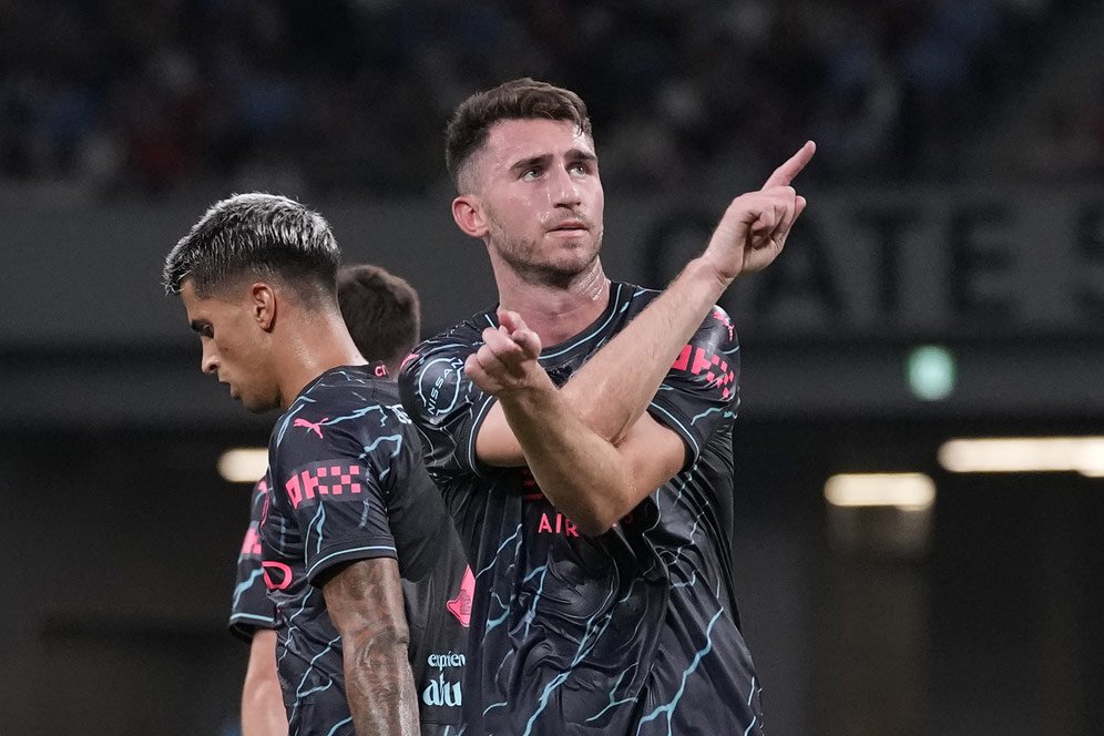 Timber Cedera, Arsenal Akan Jadikan Laporte Sebagai Penggantinya?